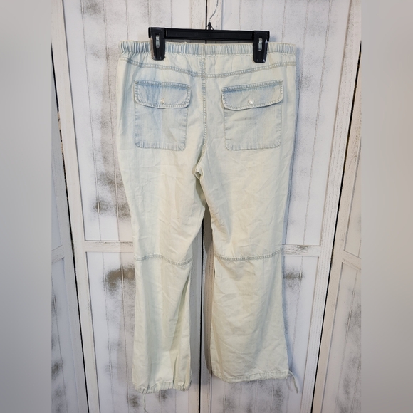 NWOT Free People Light Wash Blue Relaxed Pants Drawstring Cuffs and Waist Large - Picture 4 of 6